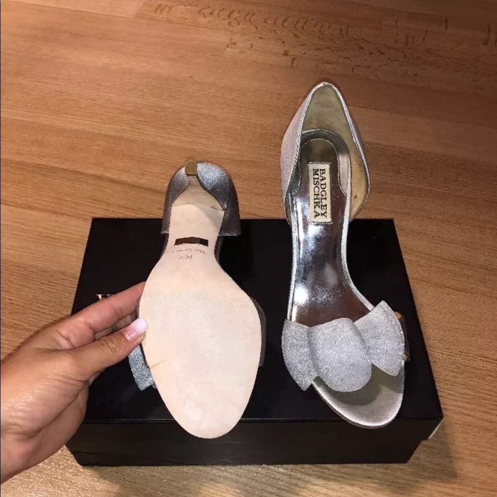 BNIB Badgley Mischka size 7.5 silver heels
